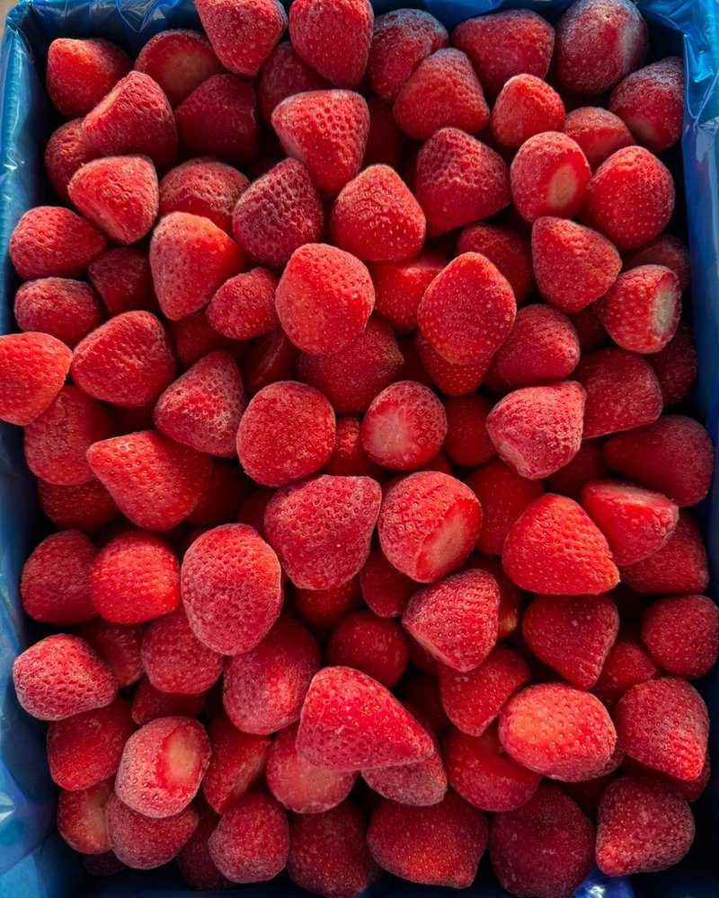 IQF strawberry halves